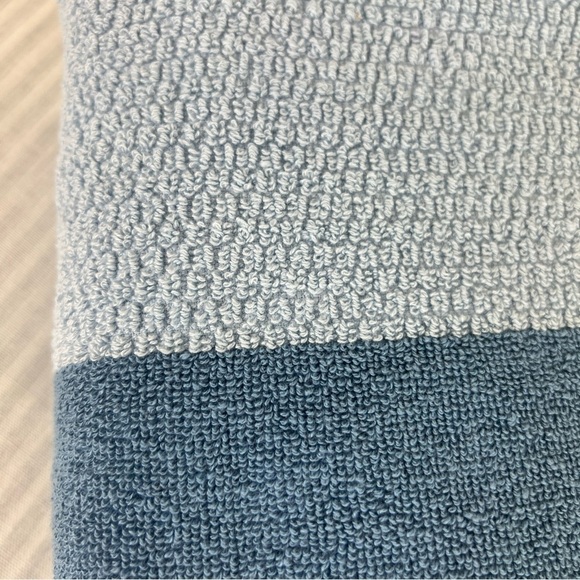 Lacoste Bath Towels Blue Big Crocodile Logo 30" x 52" 100% Cotton Set of 2 NEW - Picture 8 of 8